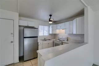 Photo #6: 2566703 Listing 