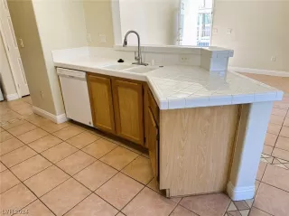 Photo #5: 2566707 Listing 