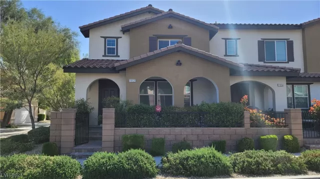 MLS: 2566762 Condo For Sale