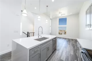 Photo #4: 2566775 Listing