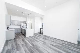 Photo #6: 2566775 Listing