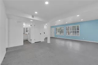 Photo #6: 2566834 Listing