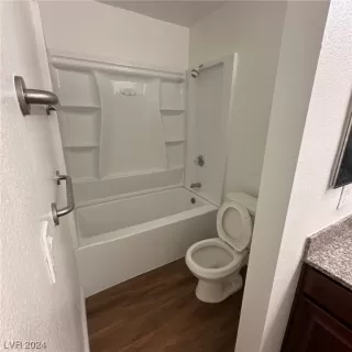 Photo #4: 2566848 Listing