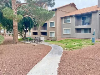 Photo #1: 2566940 Listing 