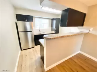 Photo #3: 2566940 Listing 