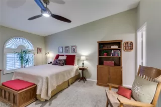 Photo #4: 2566942 Listing