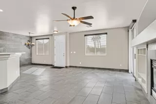 Photo #6: 2566965 Listing