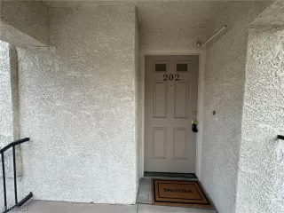 Photo #1: 2566974 Listing 