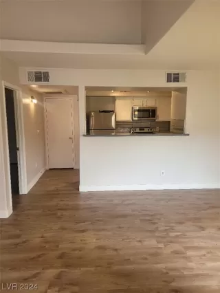Photo #1: 2566980 Listing 