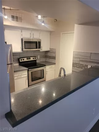 Photo #4: 2566980 Listing 