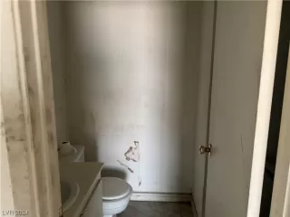 Photo #6: 2566986 Listing