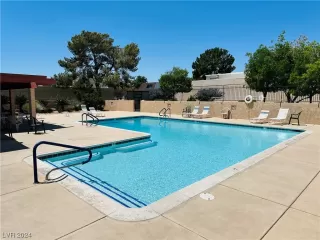 Photo #5: 2566998 Listing