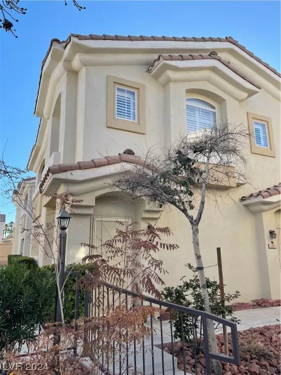 MLS: 2567019 Condo For Sale