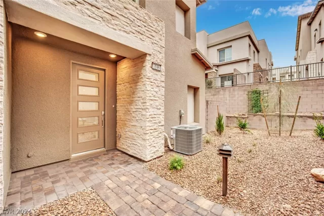 MLS: 2567098 Condo For Sale