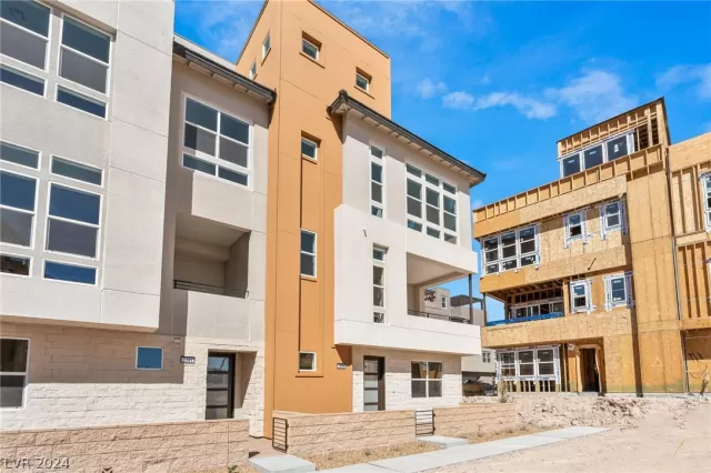 MLS: 2567118 Condo For Sale