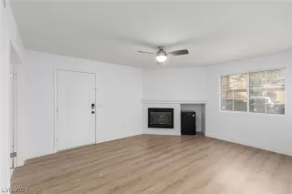 Photo #3: 2567181 Listing