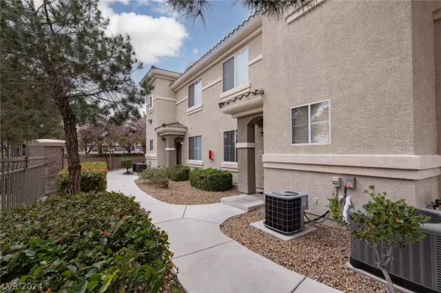 MLS: 2567259 Condo For Sale