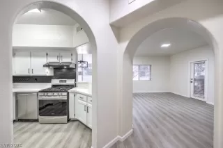 Photo #5: 2567409 Listing