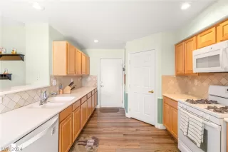 Photo #6: 2567512 Listing