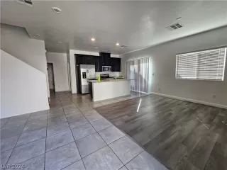 Photo #4: 2567560 Listing