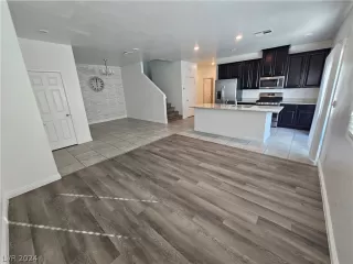 Photo #5: 2567560 Listing