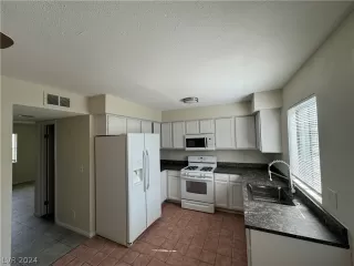 Photo #4: 2567709 Listing 