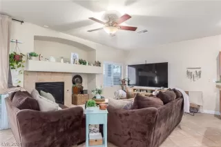 Photo #5: 2567795 Listing