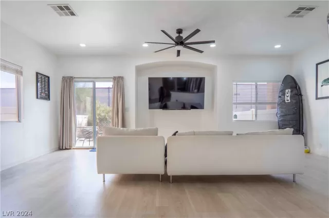 MLS: 2567827 Condo For Sale