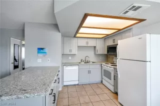 Photo #1: 2567829 Listing