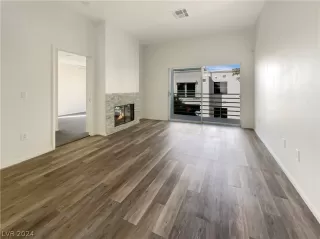 Photo #2: 2567851 Listing