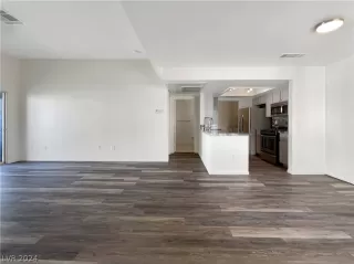 Photo #6: 2567851 Listing