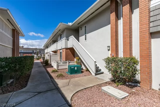 MLS: 2567853 Condo For Sale