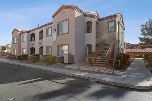 MLS: 2567885 Condo For Sale