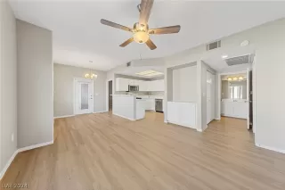 Photo #5: 2567885 Listing