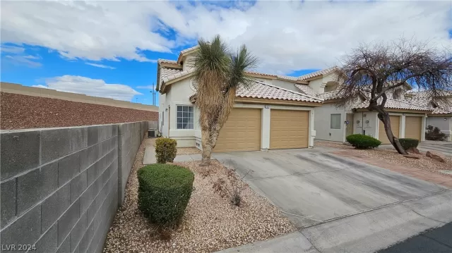 MLS: 2567918 Condo For Sale