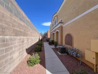 Photo #1: 2567929 Listing 