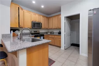 Photo #6: 2567955 Listing