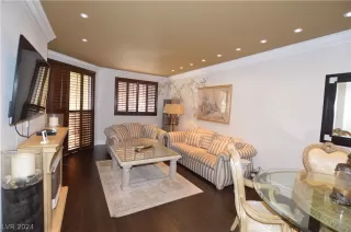 Photo #2: 2567957 Listing