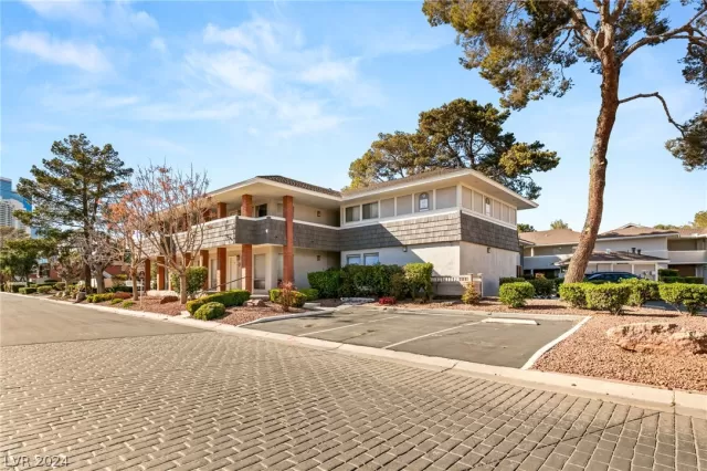 MLS: 2567992 Condo For Sale