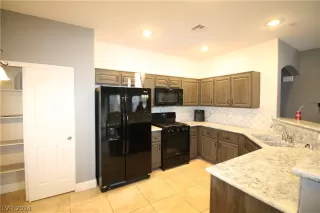 Photo #3: 2567998 Listing