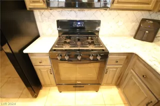 Photo #4: 2567998 Listing