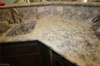 Photo #6: 2567998 Listing