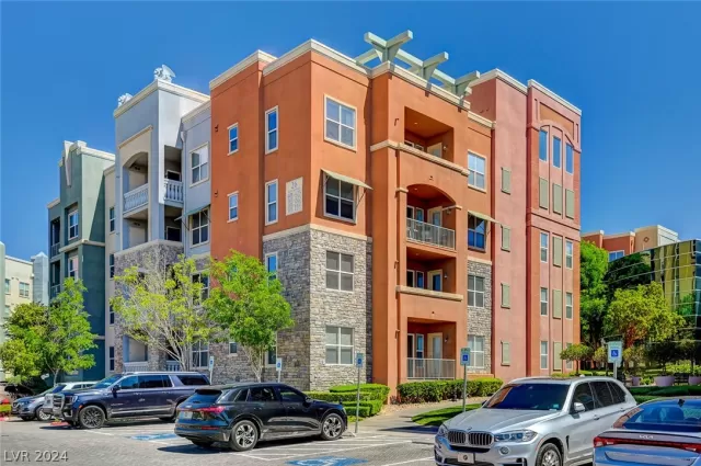 MLS: 2568017 Condo For Sale