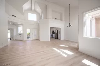 Photo #5: 2568062 Listing