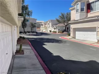 Photo #2: 2568102 Listing