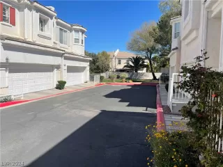 Photo #3: 2568102 Listing