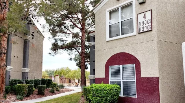 MLS: 2568167 Condo For Sale