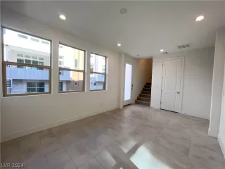 Photo #6: 2568211 Listing