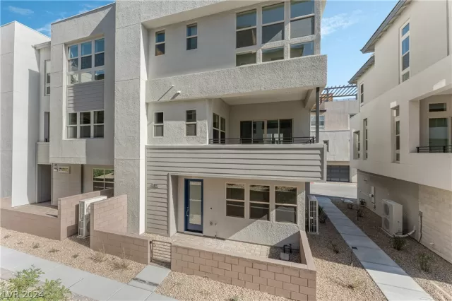 MLS: 2568212 Condo For Sale