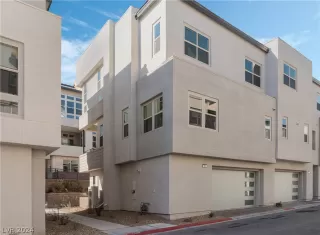 Photo #1: 2568212 Listing